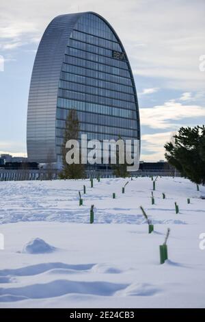 Fassade der BBVA Bank Zentrale modernes Gebäude im Viertel Las Tablas in Madrid, Spanien - Winterszene Stockfoto