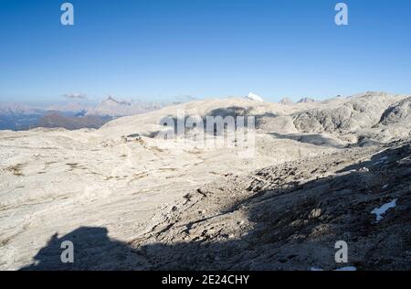 Berghütte Rifugio Rosetta. Das Hochplateau Altipiano delle Pale di San Martino in der Gruppe Pala in den dolomiten des Trentino. Die Pala grou Stockfoto