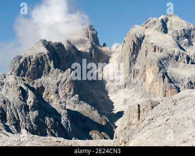 Blick Richtung Cimon della Pala, Cima della Vezzana. Das Hochplateau Altipiano delle Pale di San Martino in der Pala Gruppe in den dolomiten Stockfoto