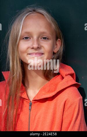 Porträt eines Mädchens Blick in die Kamera Stockfoto