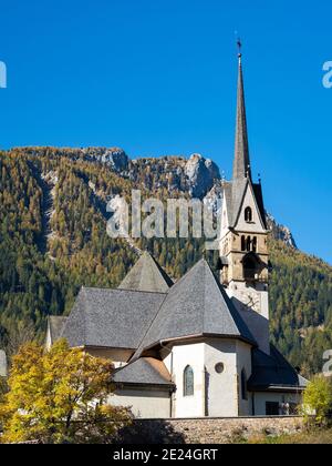 Kirche St. Vigil. Moena im Fassatal in den Dolomiten. Europa, Mitteleuropa, Italien Stockfoto