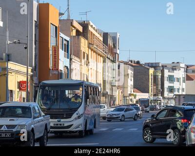 Avenida Amilcar Cabral in Plato. Die Hauptstadt Praia auf der Insel Santiago (Ilha de Santiago), Kap Verde im äquatorialatlantik. Stockfoto