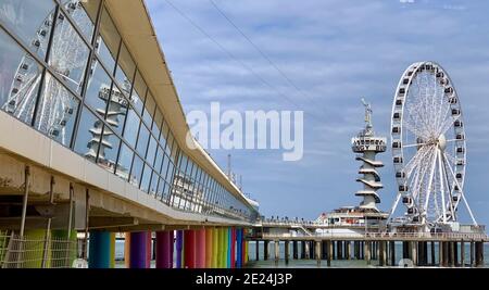 Scheveningen, Niederlande - 9. Juli 2019 - der Scheveningen Pier ist ein Vergnügungssteg. Es wurde 1959 eröffnet. Stockfoto