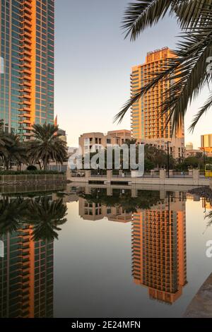 Dubai, Vereinigte Arabische Emirate, 12. Januar 2021: sonnenaufgang bei den Grünen in Dubai Stockfoto