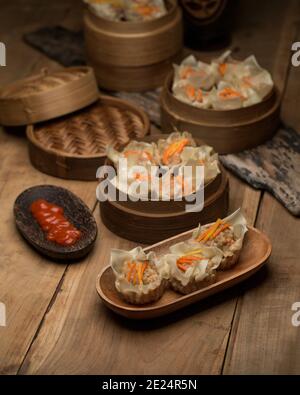 Shumai gedämpfte chinesische Knödel mit Schweinefleisch Stockfoto