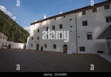 BERGUSIO, ITALIEN, 11. SEPTEMBER 2020 - Benediktinerabtei Monte Maria (Abtei Marienberg), Burgusio, Mals, Südtirol, Italien Stockfoto