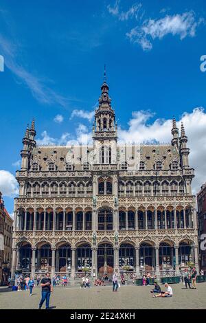 Brüssel, Belgien - 20. Juli 2020: Brüssel berühmter Grand Place, wo das Rathaus und das Stadtmuseum zu finden sind Stockfoto