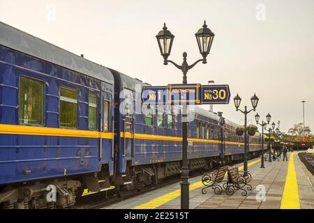 Ruskeala Express am Bahnhof in Sortavala (Serdobol). Republik Karelien. Russland Stockfoto