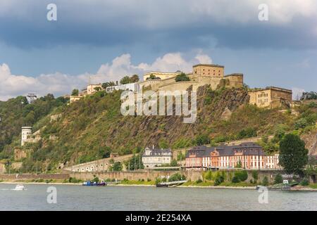 Historische Festung Ehrenbreitstein am Rhein in Koblenz Stockfoto