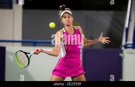 Veronika Kudermetova aus Russland in Aktion während ihres Viertelfinales Spiel bei den Abu Dhabi WTA Womens Tennis Open 2021 WTA 500 Turnier wieder Elina Svitolina der Ukraine / LiveMedia Stockfoto