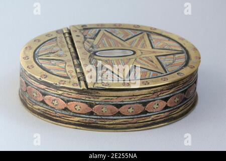 Georgianische Snuff-Box mit Intarsien aus Metallen Stockfoto