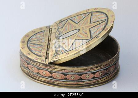 Georgianische Snuff-Box mit Intarsien aus Metallen Stockfoto