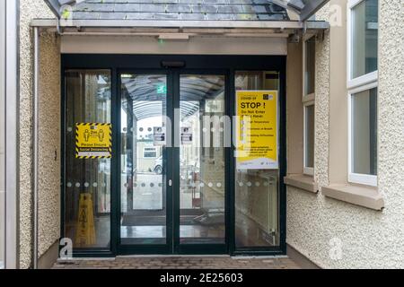 Bantry, West Cork, Irland. Januar 2021. Das Bantry General Hospital ist laut Quellen des Krankenhauses aufgrund von COVID-19 unter „extremem Druck“. Das Krankenhaus warnt, dass die Aufnahme auf die Intensivstation bald rationiert werden könnte und Betten nur denen gegeben werden, die eine gute Überlebenschance haben. Quelle: AG News/Alamy Live News Stockfoto