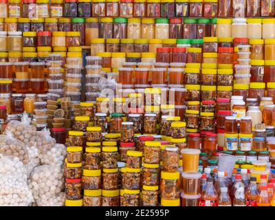 Osch-Bazaar, Honig und Nüsse. Die Hauptstadt Bischkek . Asien, Zentralasien, Kirgisistan Stockfoto