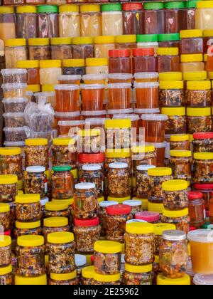 Osch-Bazaar, Honig und Nüsse. Die Hauptstadt Bischkek . Asien, Zentralasien, Kirgisistan Stockfoto