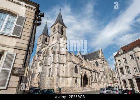 Chaumont (Nordostfrankreich): Basilika des Hl. Johannes des Täufers („Basilika Saint-Jean-Baptiste de Chaumont“), Gebäude registriert als Nationalhallo Stockfoto