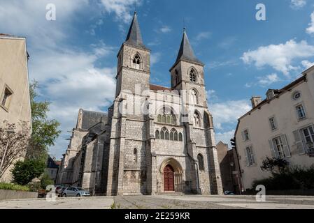 Chaumont (Nordostfrankreich): Basilika des Hl. Johannes des Täufers („Basilika Saint-Jean-Baptiste de Chaumont“), Gebäude registriert als Nationalhallo Stockfoto