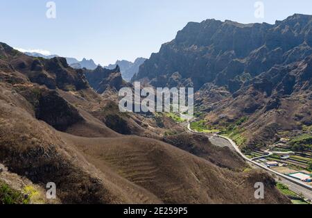 Blick von Delgadim in Richtung Ribeira Grande Tal. Insel Santo Antao, Kap Verde im äquatorialatlantik. April Stockfoto