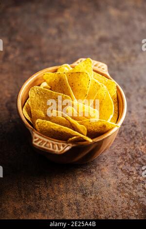 Tortilla-Chips. Mexikanische Nacho Chips in Schüssel. Stockfoto