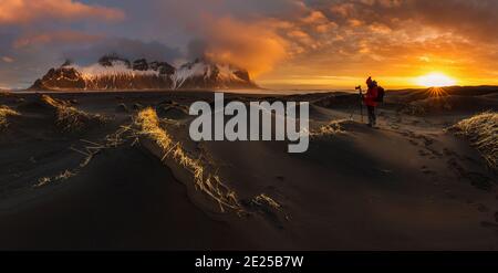 Landschaft des Vestrahorn Bergs auf Stokksnes Kap in Island. Stockfoto