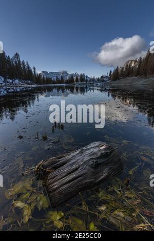 Blick auf den Lago d'Antorno in der Nähe der drei zinnen von Lavaredo und Cortina d'Ampezzo, in den italienischen Dolomiten Stockfoto