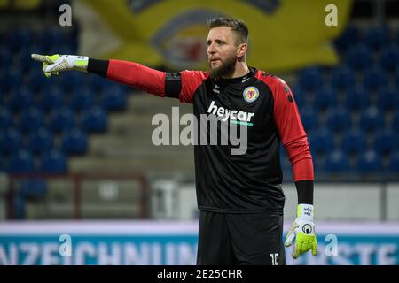 11. Januar 2021, Niedersachsen, Braunschweig: Fußball: 2. Bundesliga, Eintracht Braunschweig - Fortuna Düsseldorf, Matchday 15 im Eintracht-Stadion. Braunschweiger Torhüterin Jasmin Fejzic Gesten. Foto: Swen Pförtner/dpa - WICHTIGER HINWEIS: Gemäß den Bestimmungen der DFL Deutsche Fußball Liga und/oder des DFB Deutscher Fußball-Bund ist es untersagt, im Stadion und/oder vom Spiel aufgenommene Fotos in Form von Sequenzbildern und/oder videoähnlichen Fotoserien zu verwenden oder zu verwenden. Stockfoto