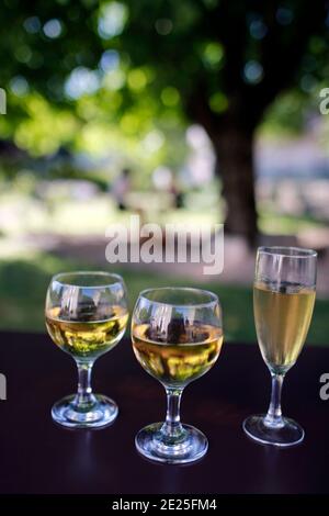 Drei Gläser Weißwein. Frankreich. Stockfoto