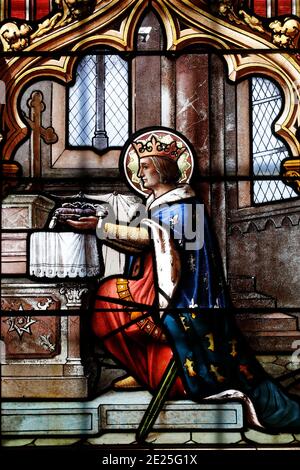 St. Thomas von Cantorbery Kirche. Buntglasfenster. König Saint Louis und die Dornenkrone. Cuiseaux. Frankreich. Stockfoto