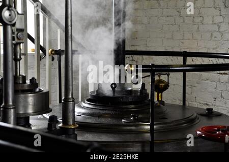 Oben auf dem Zylinder Pumpen Wasser in die Kennet und Avon kanal mit dem Dampfstrahl-Motor bei Crofton Pumpen Bahnhof, Wiltshire England, Großbritannien Stockfoto