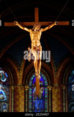 Basilika unserer Lieben Frau von Genf. Skulptur. Die Kreuzigung. Jesus am Kreuz. Stockfoto