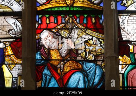 Glasmalerei in der St. Martin's Kirche, Broglie, Frankreich Stockfoto