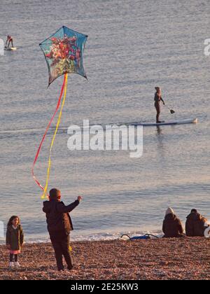 Drachenfliegen am Strand von Brighton Stockfoto