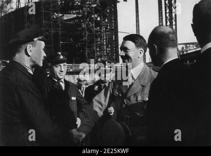 Adolf Hitler 1934 auf der Werft bei Blohm & Voss Stockfoto