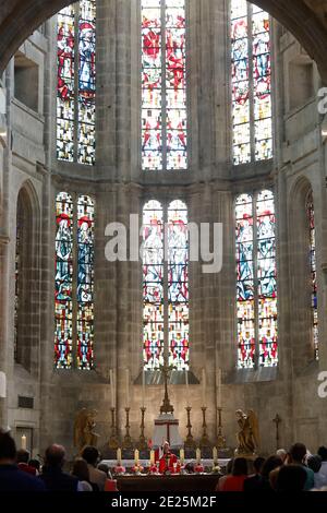 Pfingstgottesdienst in der St. Nicolas-Kirche, Beaumont-le-Roger, Frankreich Stockfoto