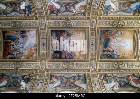 Basilika Sant Andrea della Valle. In der Apsis Halbkuppel die Geschichte von Sant'Andrea und Tugenden sind von Domenichino mit Fresken bemalt. Rom, Italien Stockfoto
