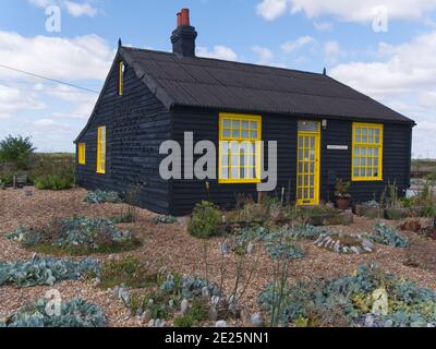 Derek Jarman's Prospect Cottage, ein ehemaliges viktorianisches Fischerhaus, Dungeness, Kent, England Stockfoto