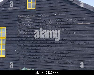 Derek Jarman's Prospect Cottage, ein ehemaliges viktorianisches Fischerhaus, Dungeness, Kent, England Stockfoto