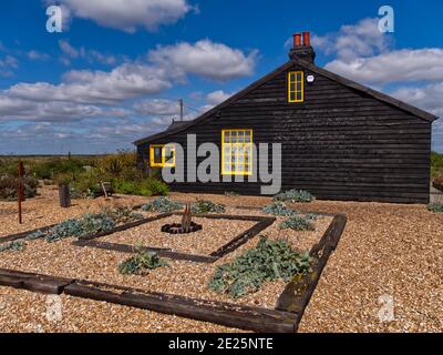 Derek Jarman's Prospect Cottage, ein ehemaliges viktorianisches Fischerhaus, Dungeness, Kent, England Stockfoto