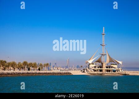 Kuwait, Kuwait-Stadt, Salmiya, Marina Waves Leisure Complex - ein Freizeitkomplex mit drei Stockwerken, der sich auf Land- und Meeresaktivitäten spezialisiert hat Stockfoto