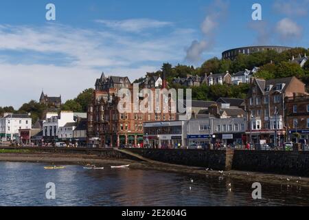 McCaig's Tower liegt über der Stadt Oban, Argyll, Schottland Stockfoto