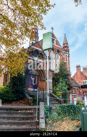 Jacksons Lane Arts Centre, ein Multi-Arts-Veranstaltungsort in einer ehemaligen Wesleyan-Kirche in Highgate, geschlossen während der Coronavirus Pandemie Lockdown, London, Großbritannien Stockfoto