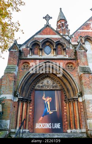 Jacksons Lane Arts Centre, ein Multi-Arts-Veranstaltungsort in einer ehemaligen Wesleyan-Kirche in Highgate, geschlossen während der Coronavirus Pandemie Lockdown, London, Großbritannien Stockfoto