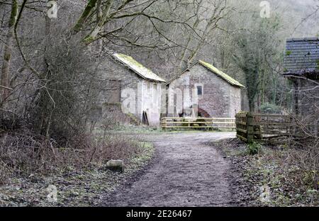 Wassermühle bei Ashford im Wasser, das eine Bobbin war Mühle für die Baumwollindustrie und auch ein Knochenbruch Mühle Stockfoto