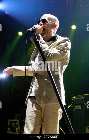 REM im Konzert an der Brixton Academy in London, UK. Juni 2003 Stockfoto