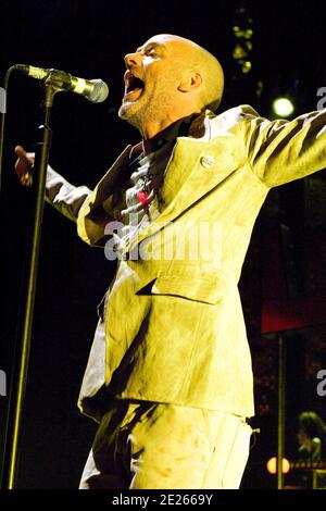 REM im Konzert an der Brixton Academy in London, UK. Juni 2003 Stockfoto