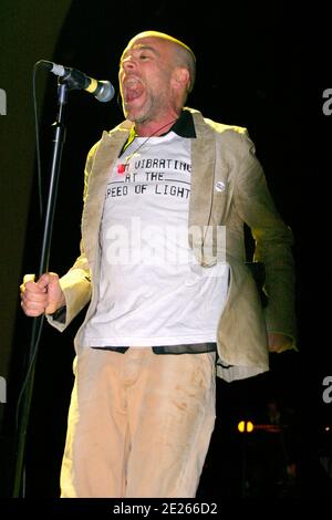 REM im Konzert an der Brixton Academy in London, UK. Juni 2003 Stockfoto