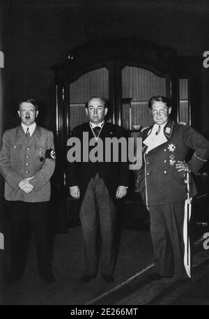 Hitler und Hermann Göring mit dem ungarischen Ministerpräsidenten Gyula Gömbös De Jákfa im Reichskanzlei Stockfoto