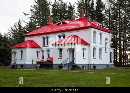 WA19078-00...WASHINGTON - Haus gebaut für die Assistenzwächter des North Head Lighthouse, jetzt Teil von Cape enttäuschen State Park. Stockfoto