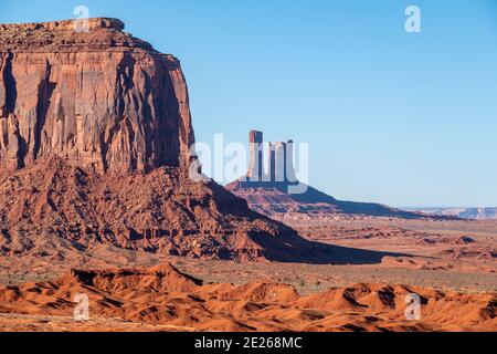 Ikonische Ansicht der Elephant Butte Felsformation von John Ford's Point im Monument Valley Navajo Tribal Park, Arizona und Utah, USA Stockfoto