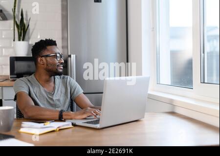 Mann, Unternehmen, Mitarbeiter, Remote-Arbeit Stockfoto